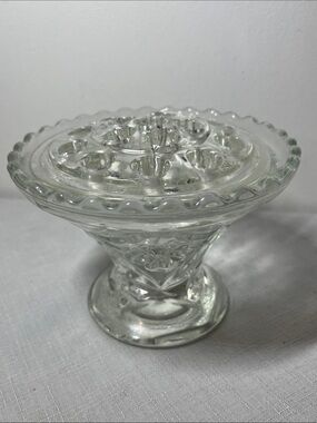 Vintage ANCHOR HOCKING EAPC Star of David Flower Frog Vase 
Pressed glass